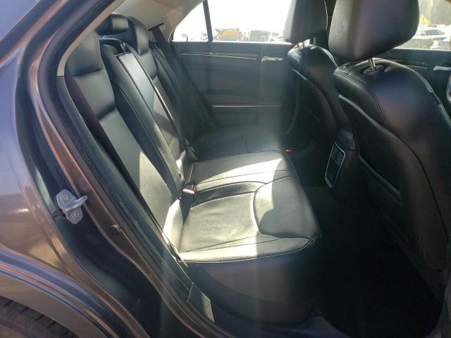 Chrysler 300 Limited Image 10