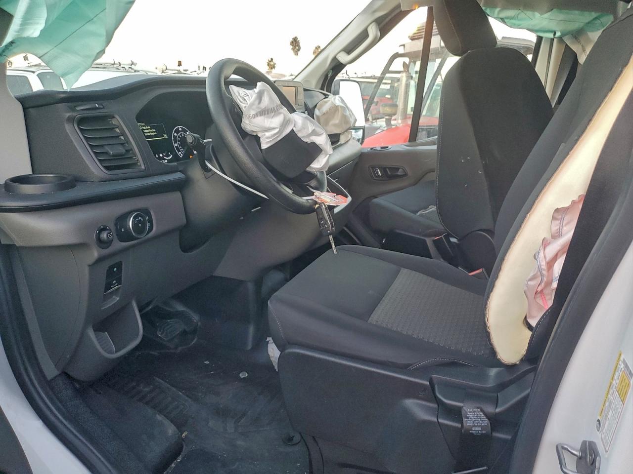 Ford Transit T-250 Image 5