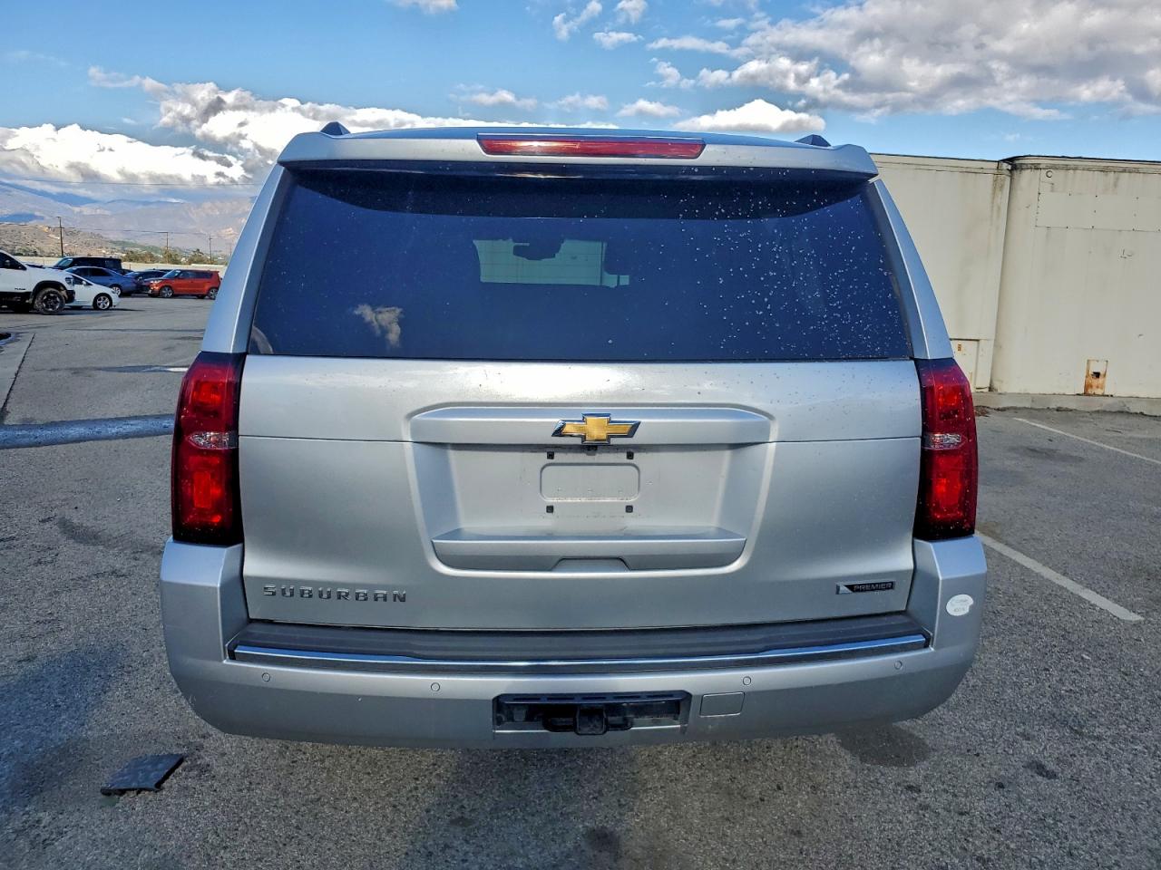 Chevrolet Suburban K1500 Premier Image 2