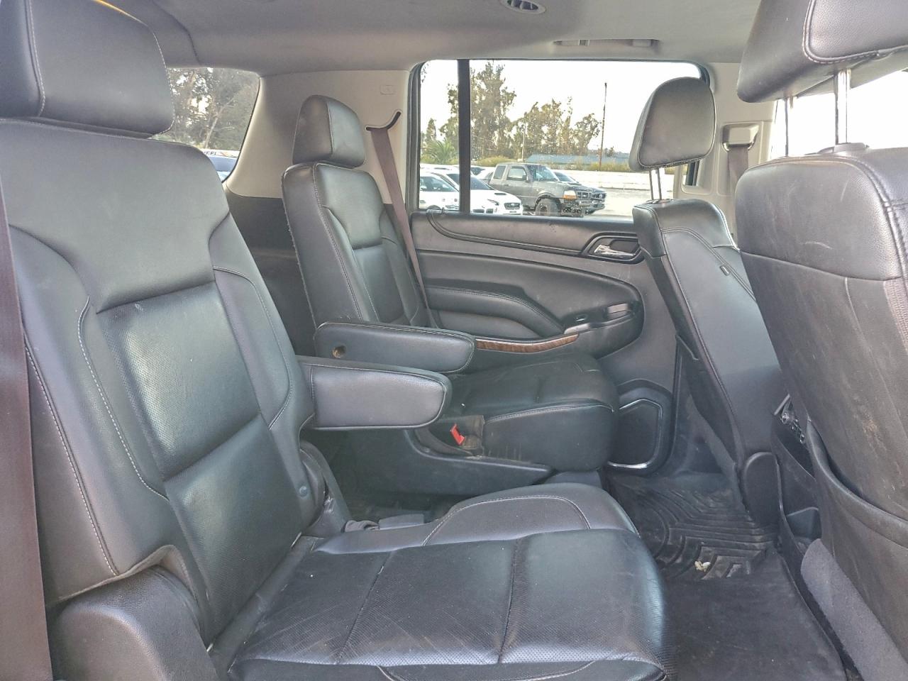 Chevrolet Suburban K1500 Premier Image 9