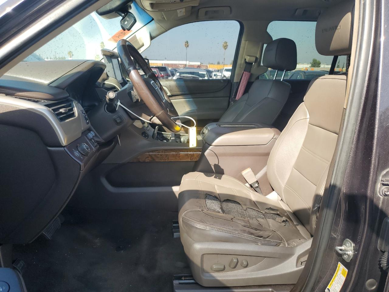 GMC Yukon Denali Image 4