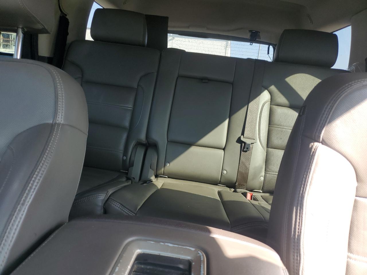 GMC Yukon Denali Image 8