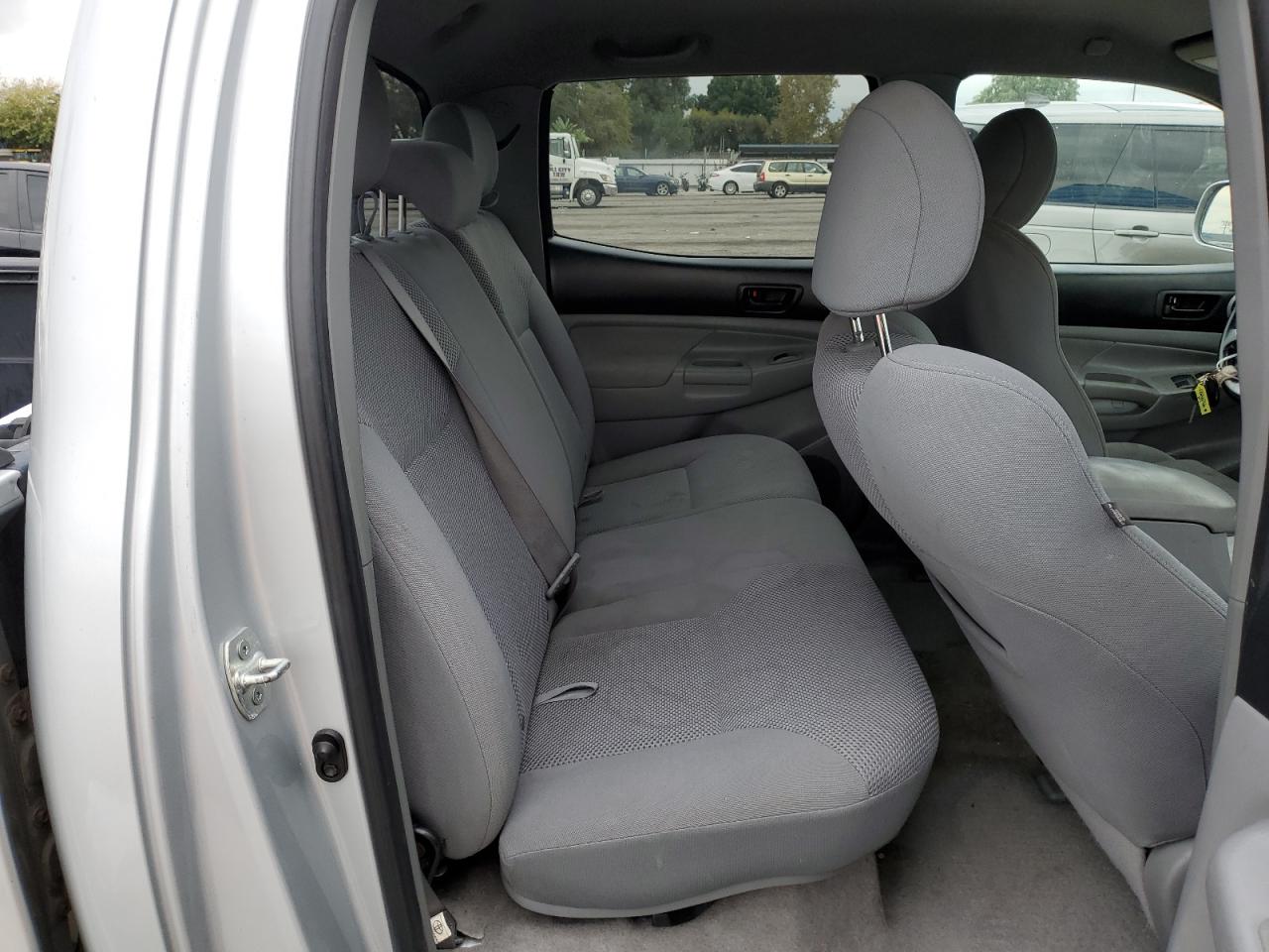 Toyota Tacoma Double Cab Image 8