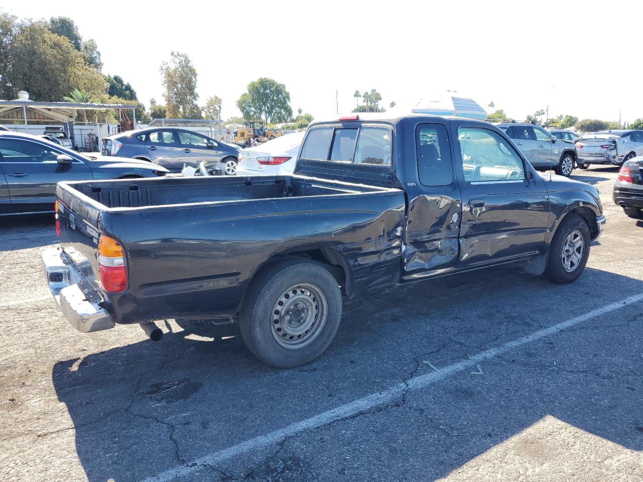 Toyota Tacoma Xtracab Image 4