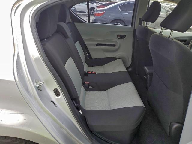 Toyota Prius Image 12