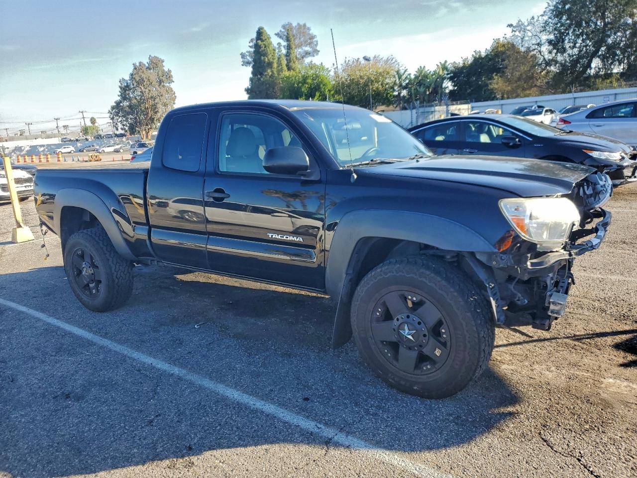 Toyota Tacoma Prerunner Access Cab Image 3