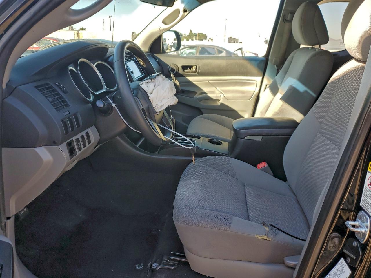 Toyota Tacoma Prerunner Access Cab Image 4