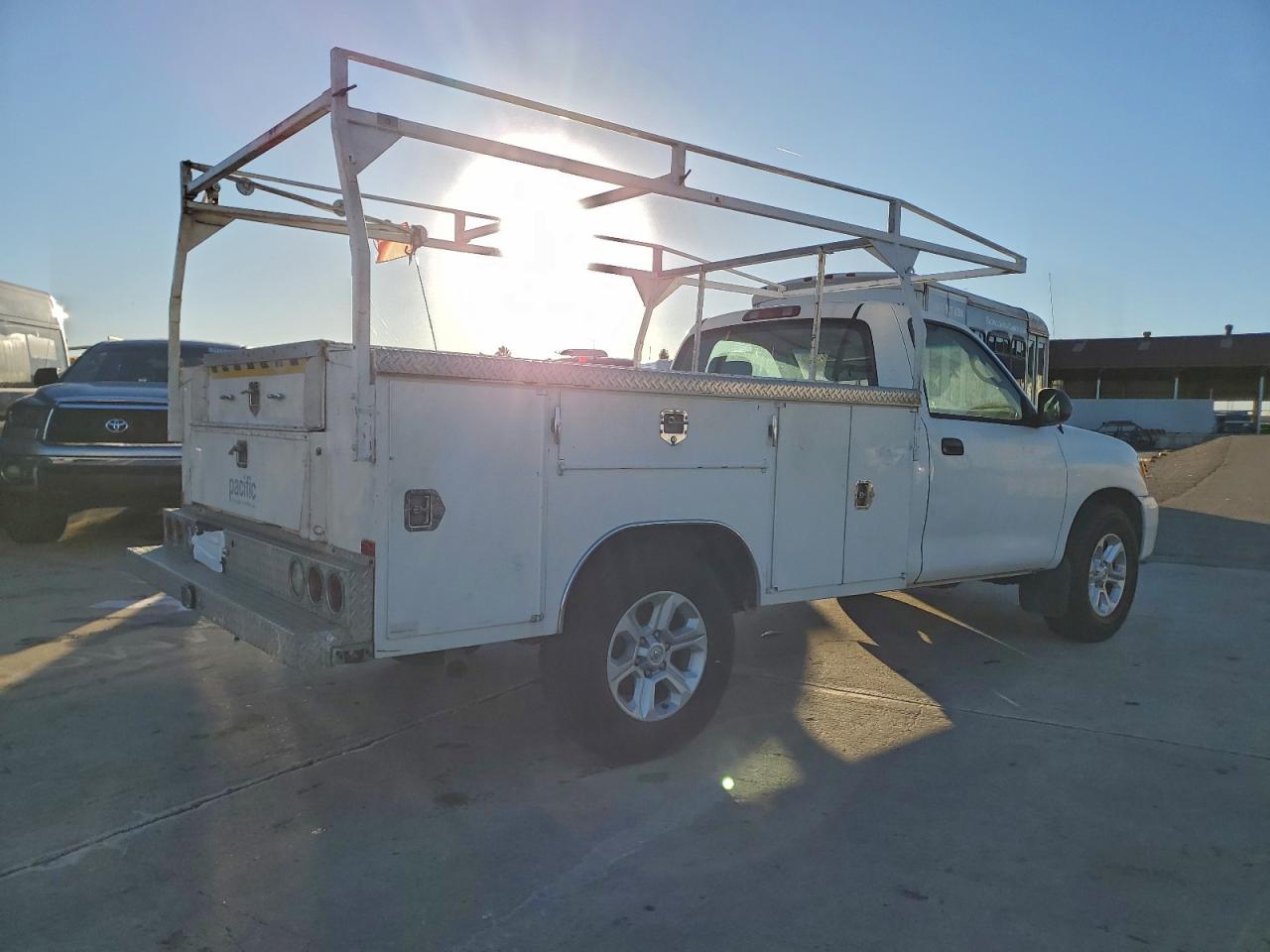 Toyota Tundra Image 2