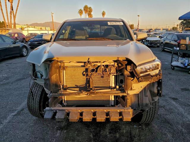 Toyota Tacoma Double Cab Image 10
