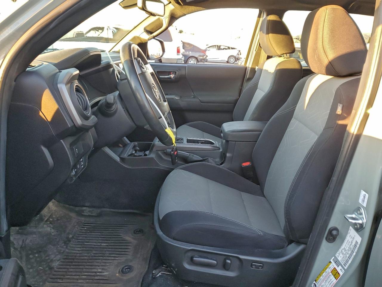 Toyota Tacoma Double Cab Image 3