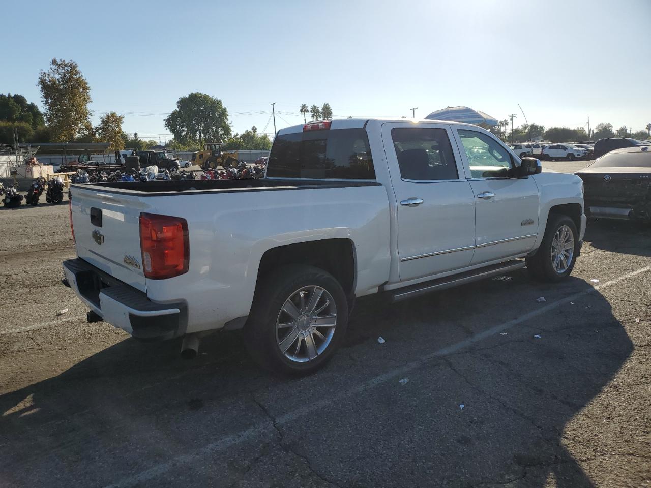 Chevrolet Silverado C1500 High Country Image 3