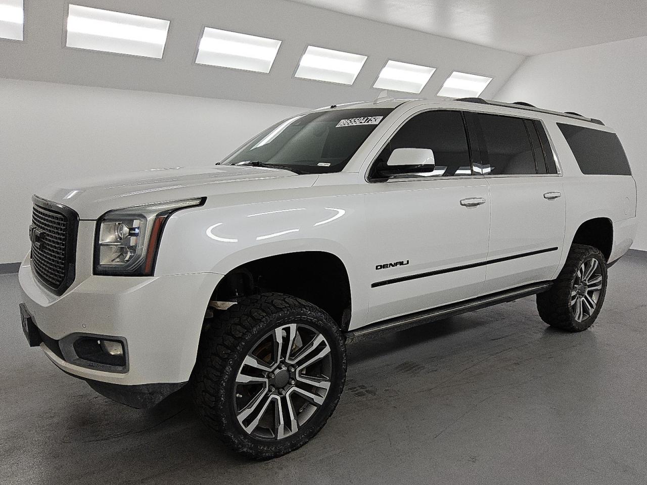 GMC Yukon Denali Image 1