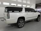 GMC Yukon Denali Image 8