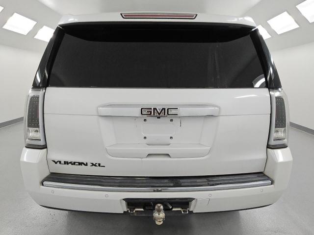 GMC Yukon Denali Image 3