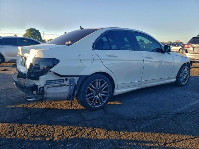 Mercedes-Benz C-Class 300 Image 2