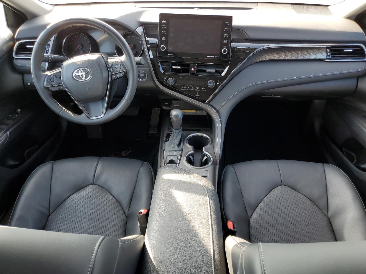 Toyota Camry Xse Image 9