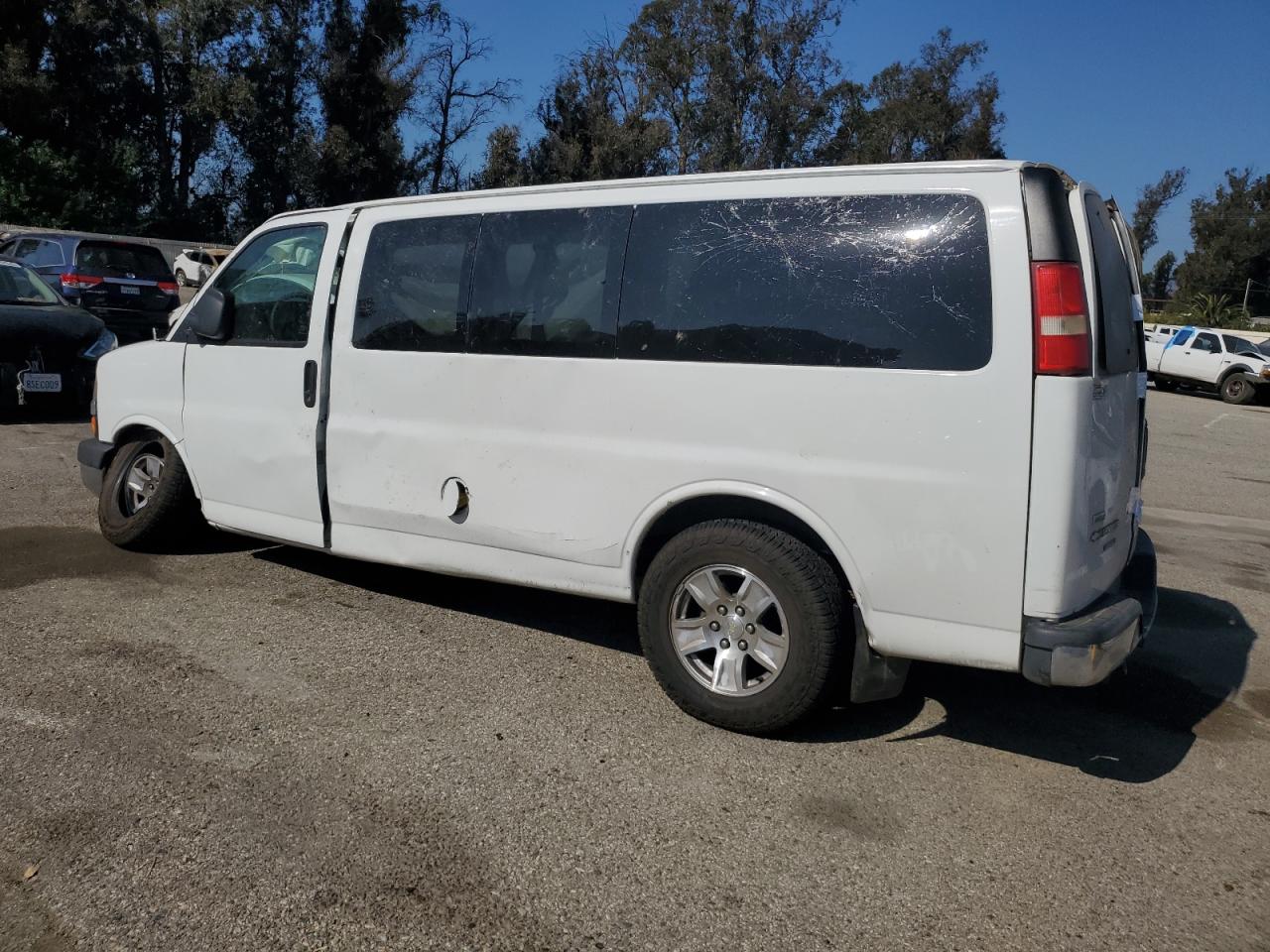 Chevrolet Express Lt Image 2