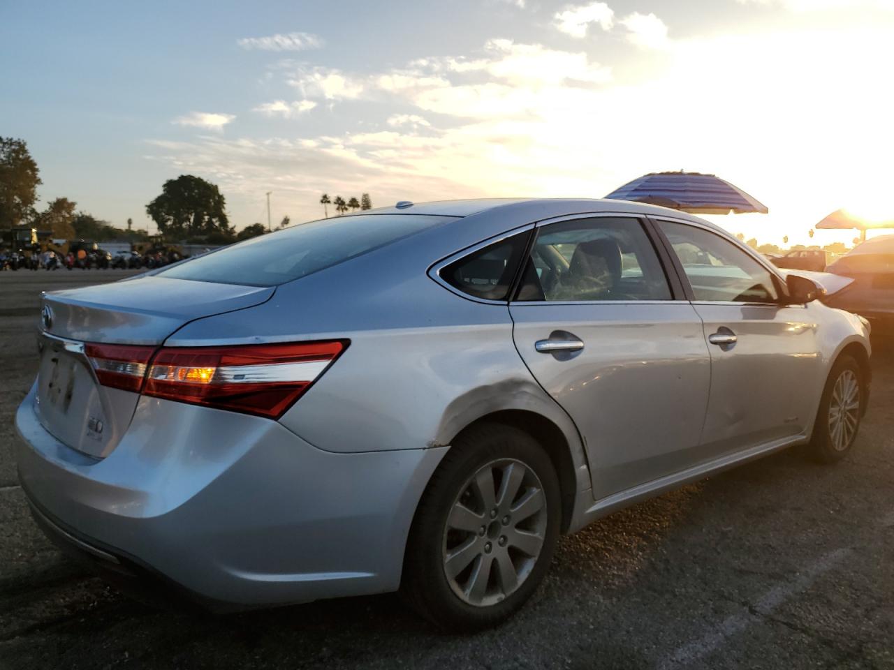 Toyota Avalon Hybrid Image 3