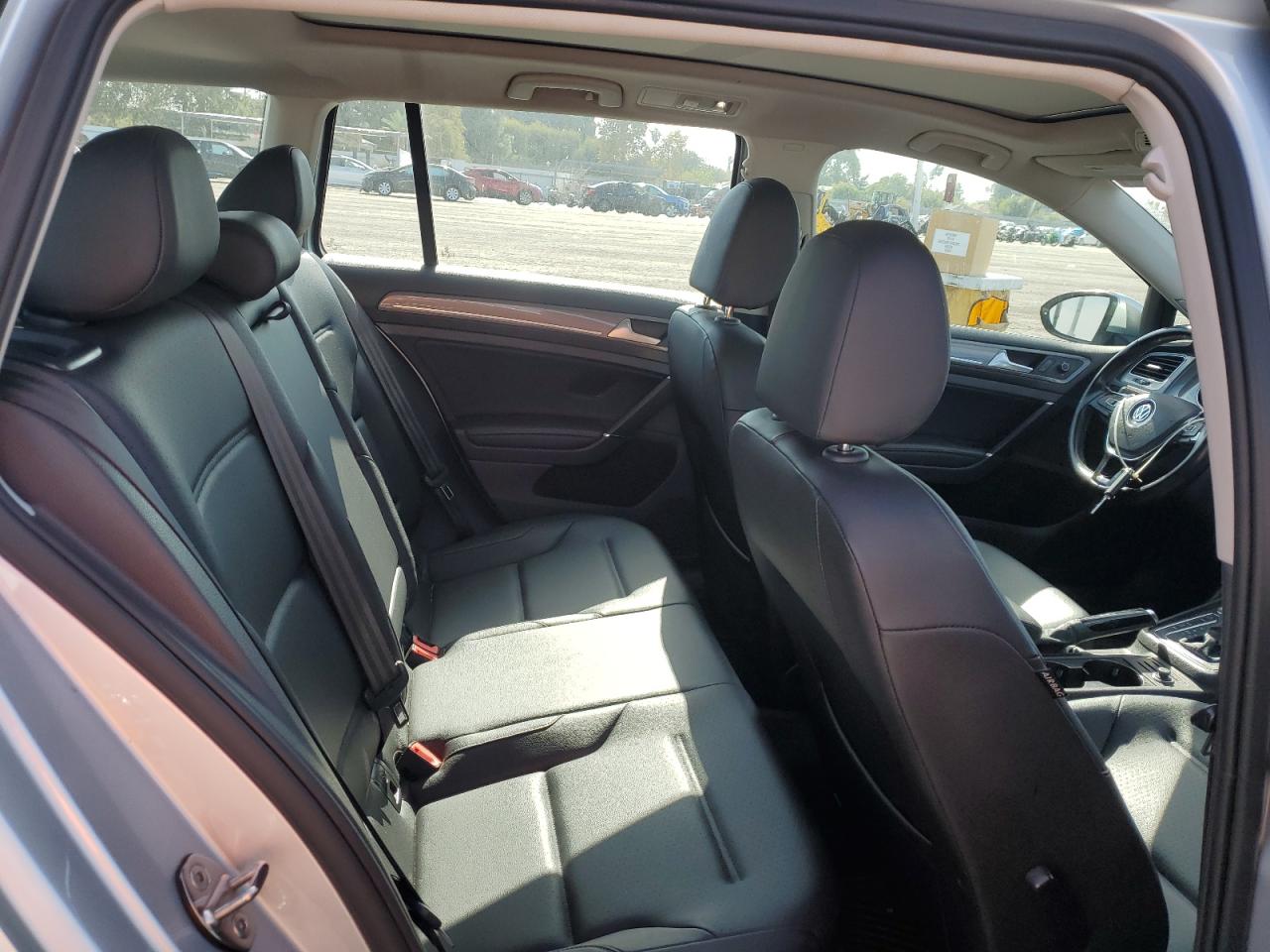 Volkswagen Golf S Image 12