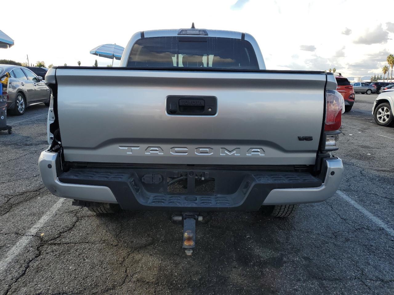 Toyota Tacoma Double Cab Image 12