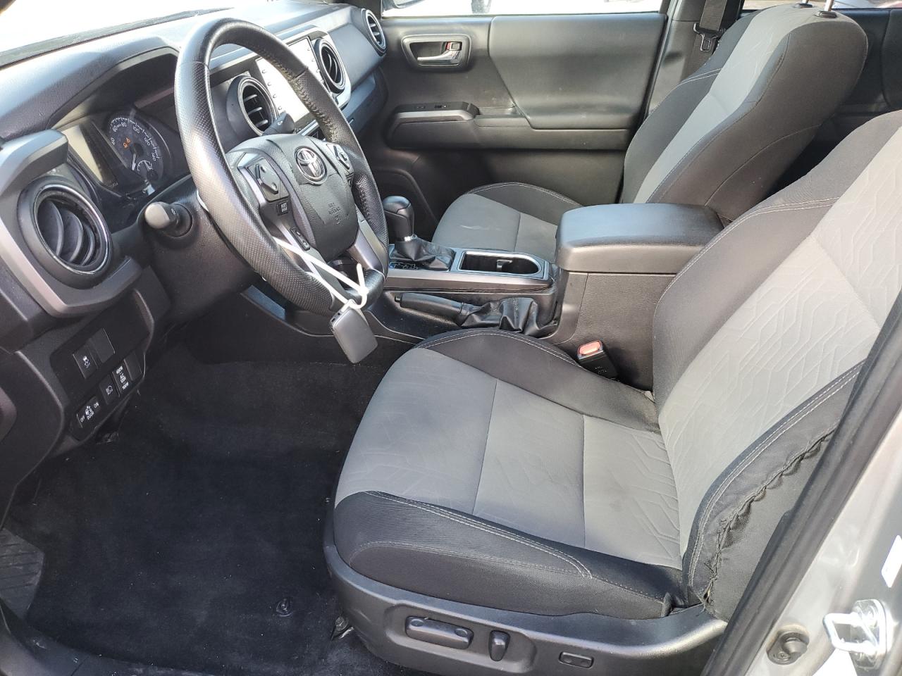 Toyota Tacoma Double Cab Image 2