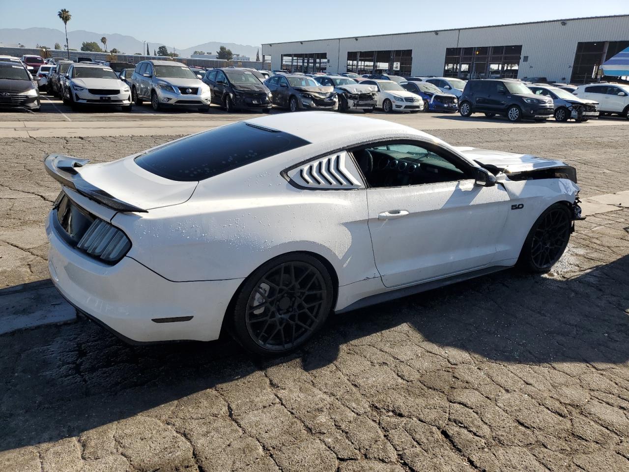 Ford Mustang Image 6
