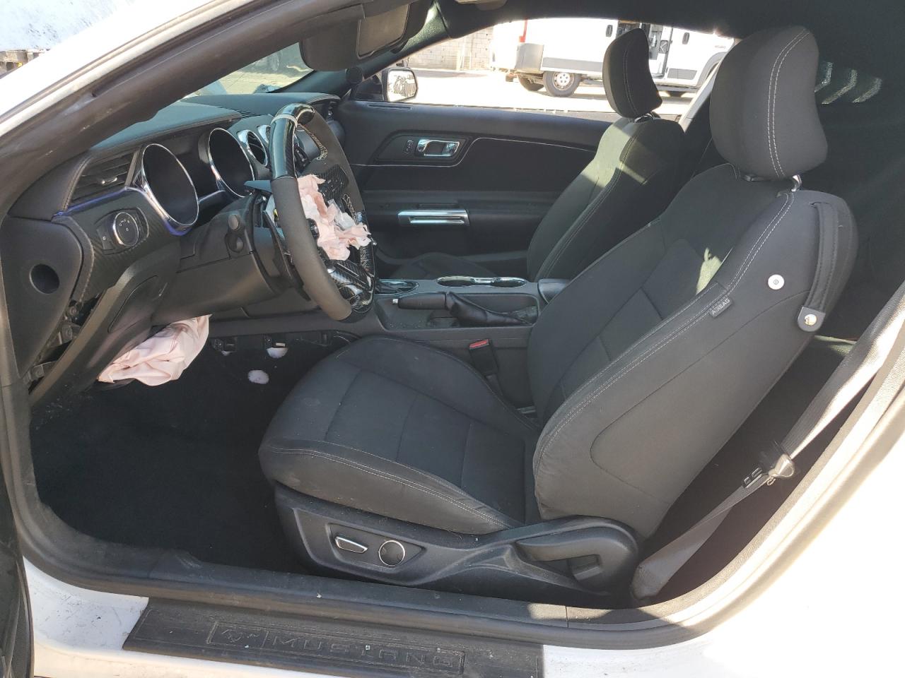 Ford Mustang Image 10