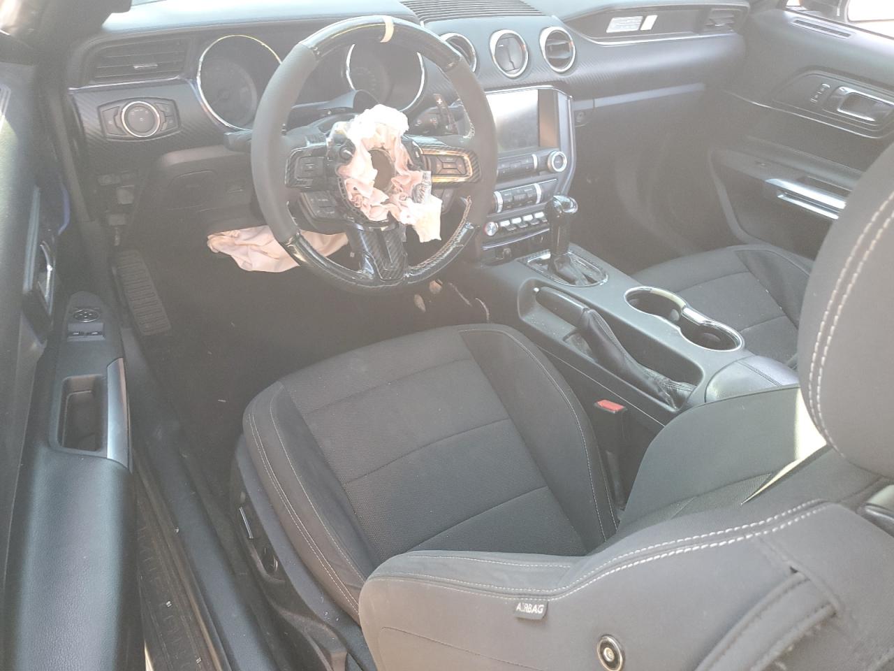 Ford Mustang Image 9