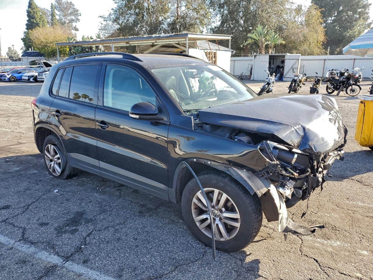 Volkswagen Tiguan S Image 2