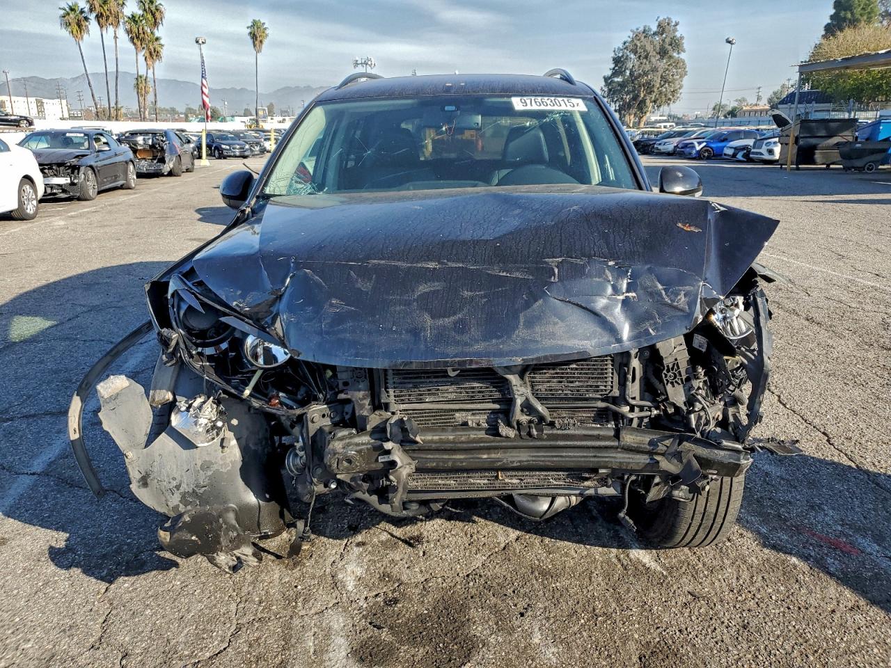 Volkswagen Tiguan S Image 5