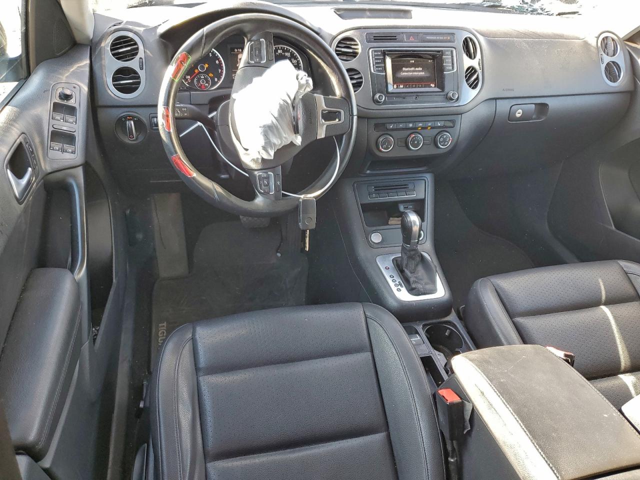 Volkswagen Tiguan S Image 6