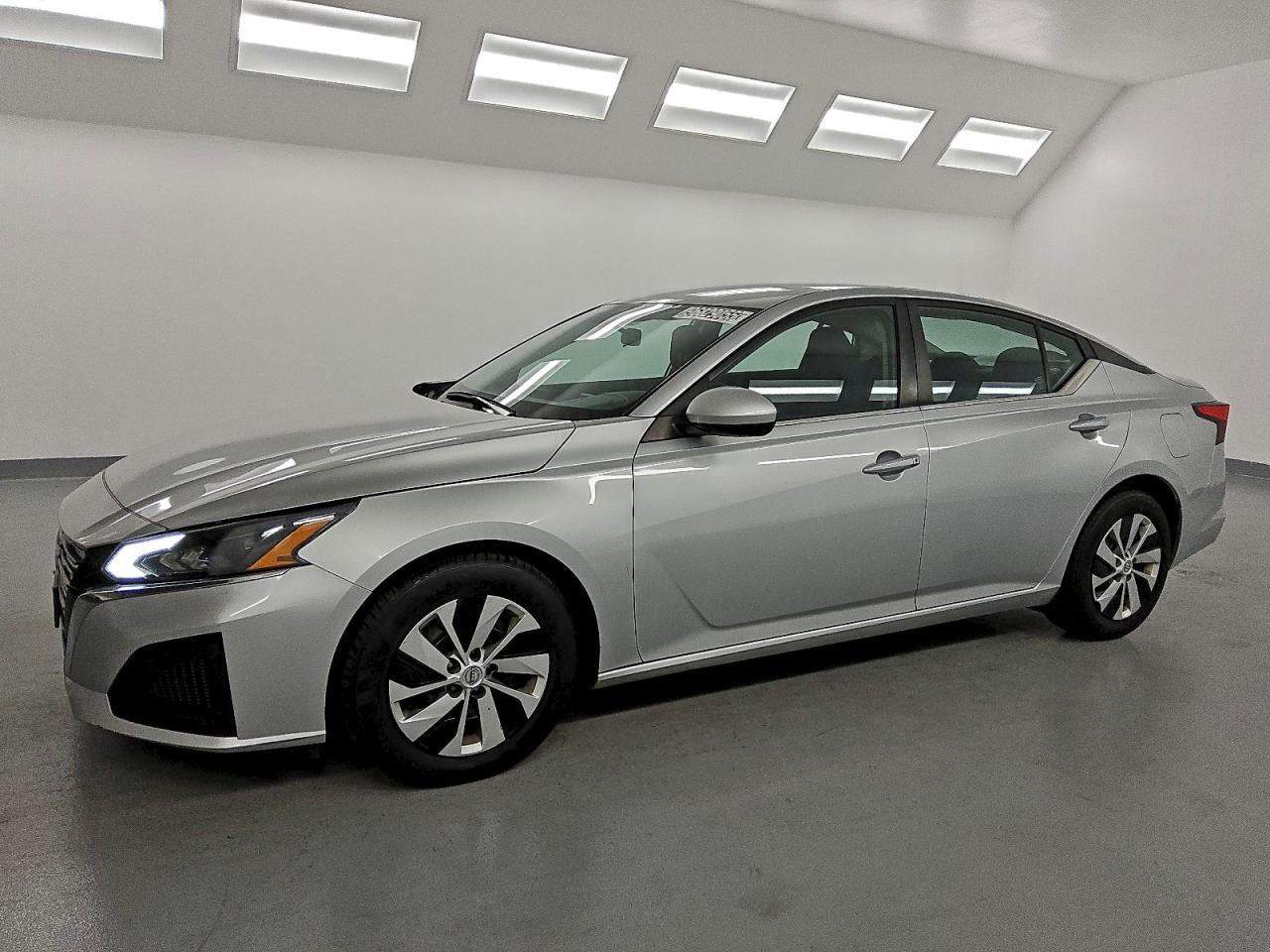 Nissan Altima S Image 1