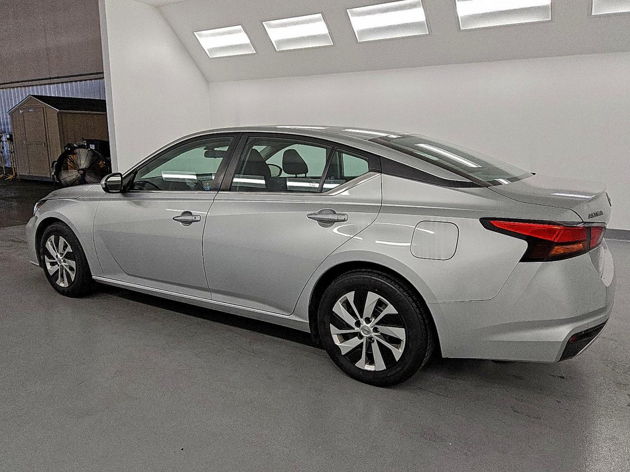 Nissan Altima S Image 2