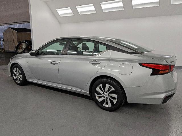 Nissan Altima S Image 2