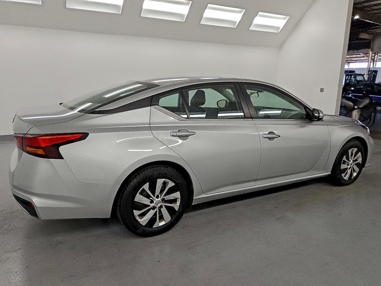 Nissan Altima S Image 9