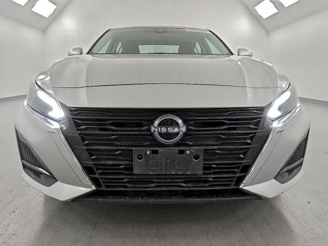 Nissan Altima S Image 4