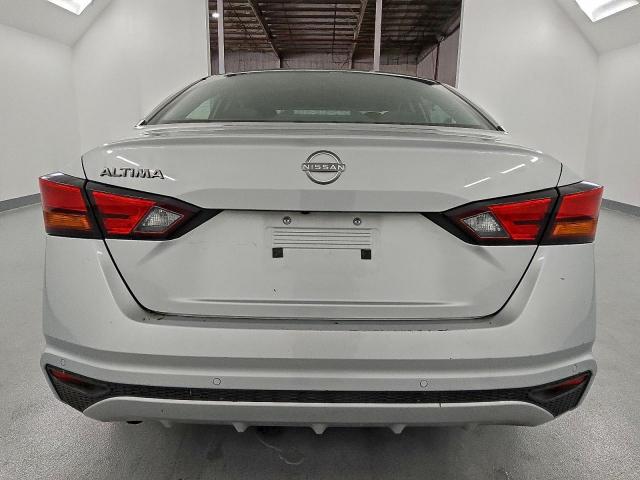 Nissan Altima S Image 10