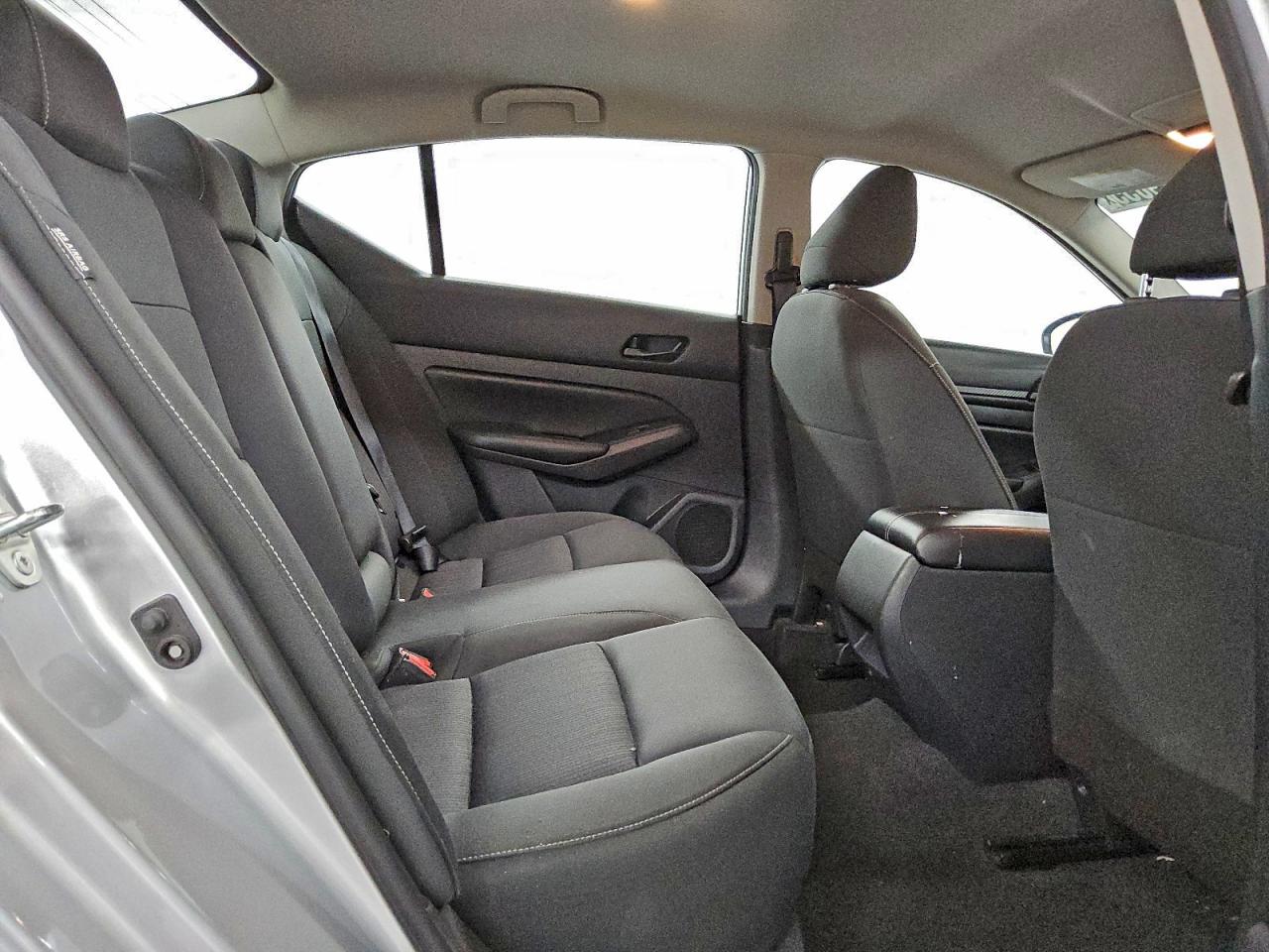 Nissan Altima S Image 11