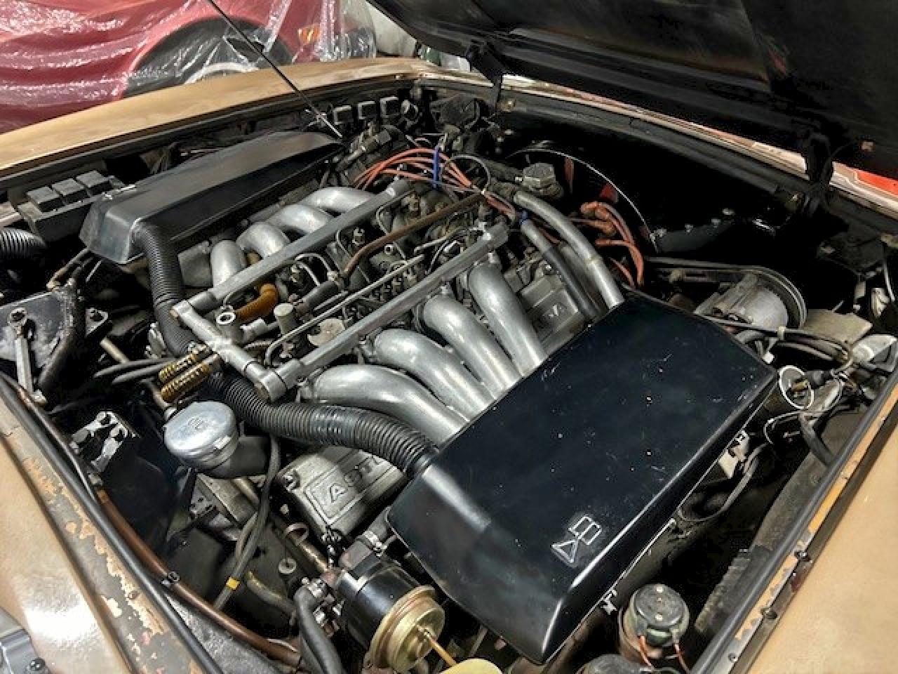 Aston Martin DBS Image 6