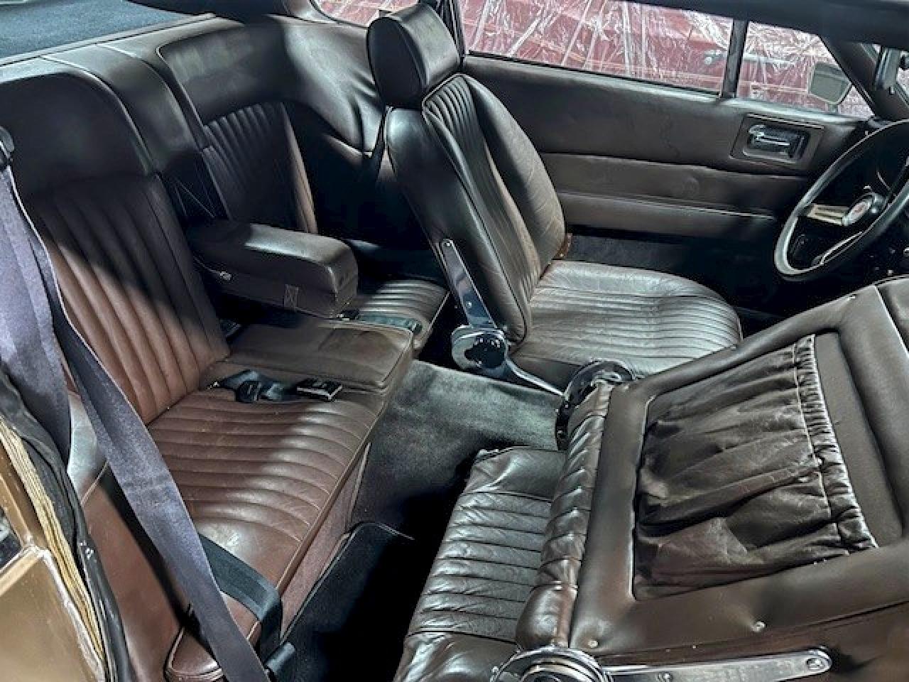 Aston Martin DBS Image 8