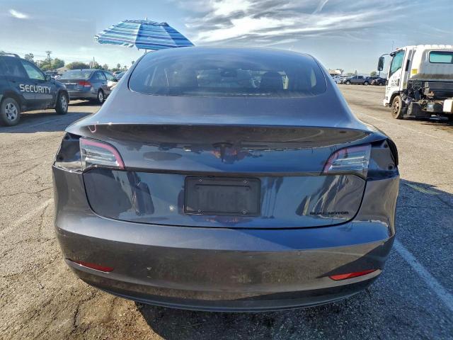 Tesla Model 3 Image 4