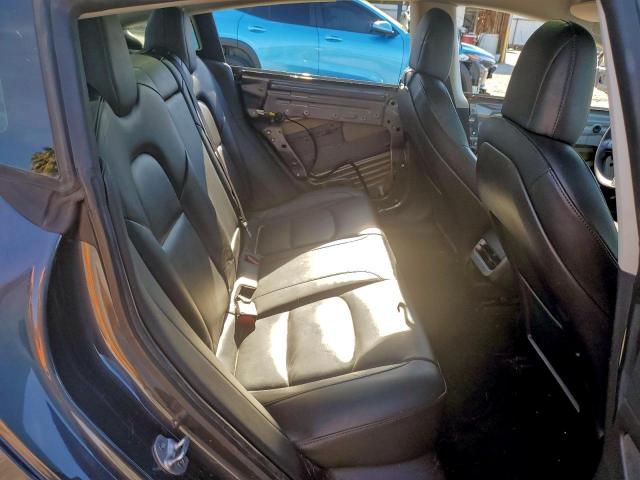 Tesla Model 3 Image 8