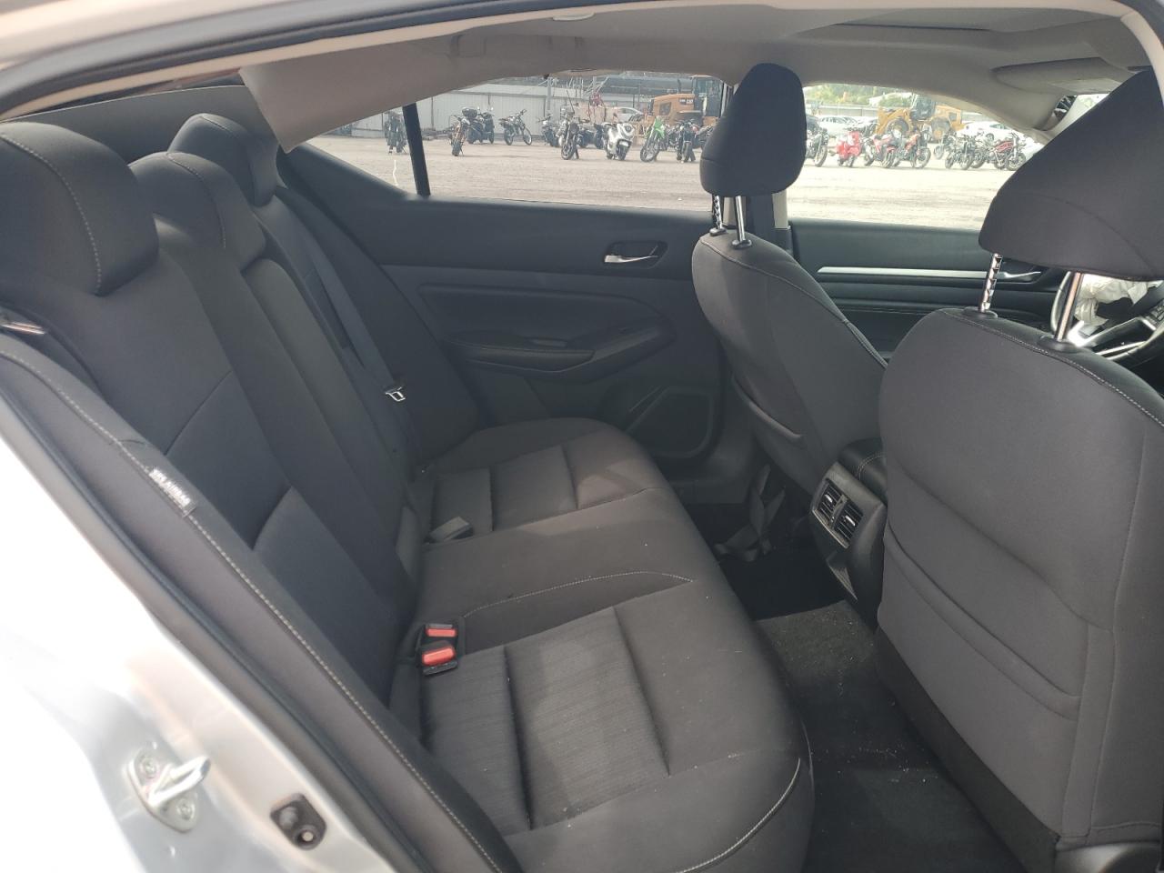 Nissan Altima Sv Image 10