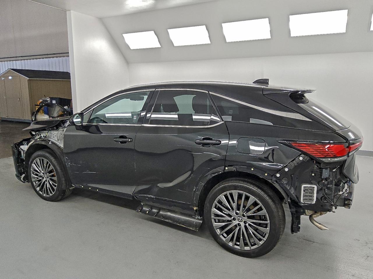 Lexus RX 450h+ Luxury Image 3