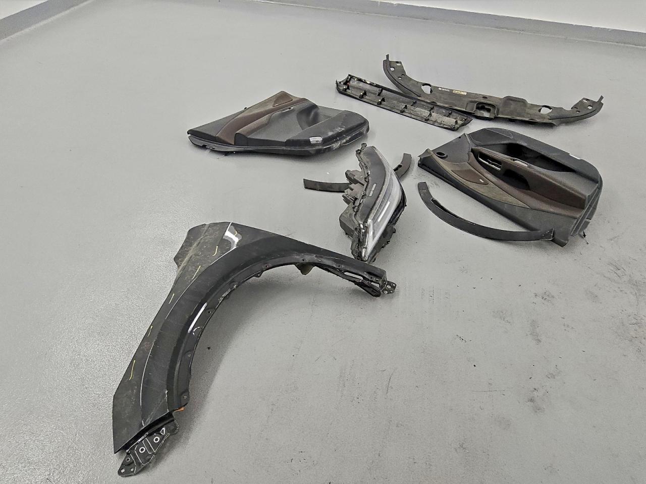 Lexus RX 450h+ Luxury Image 8