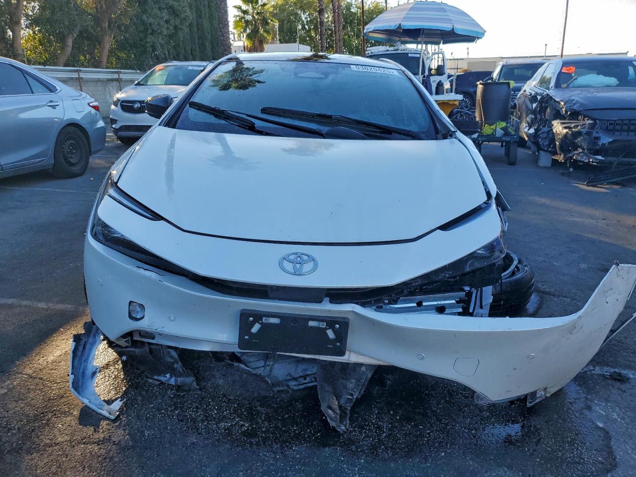 Toyota Prius Se Image 8