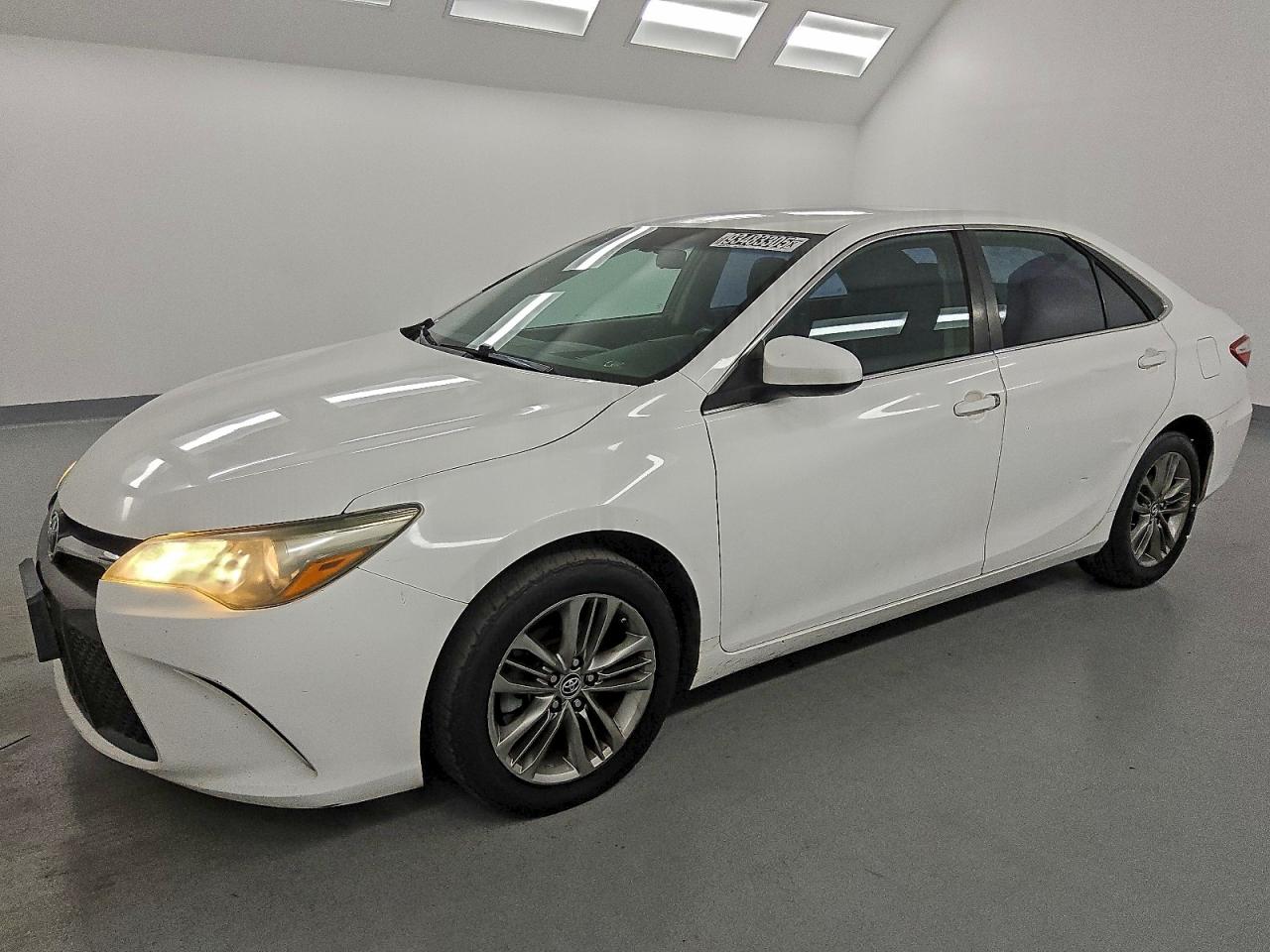 Toyota Camry Le Image 1