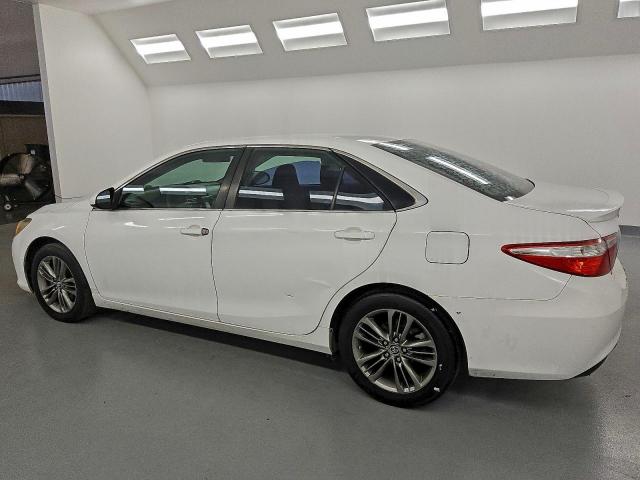 Toyota Camry Le Image 2
