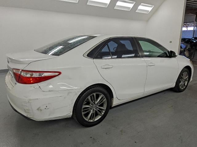 Toyota Camry Le Image 11