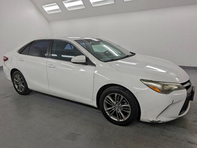 Toyota Camry Le Image 3